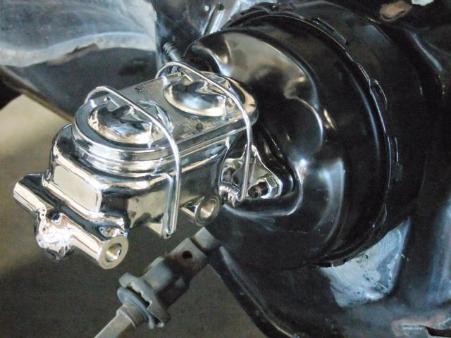 Vacuum Brake Booster and Reservoir